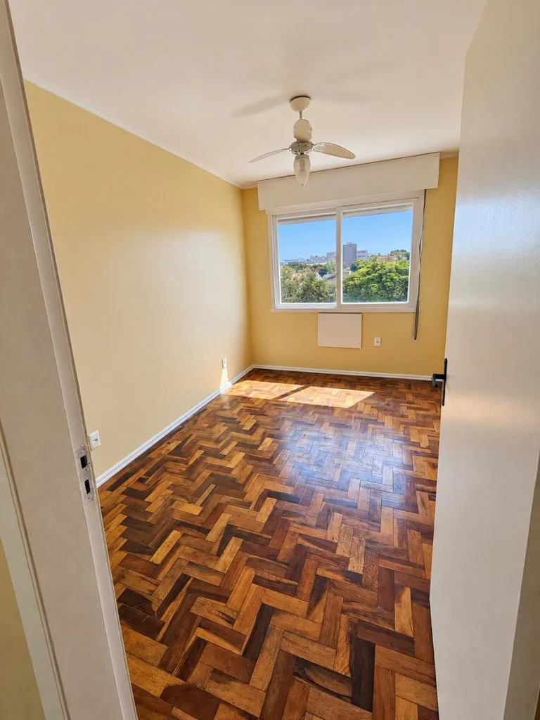 Apartamento para venda no bairro Vila Ipiranga em Porto Alegre