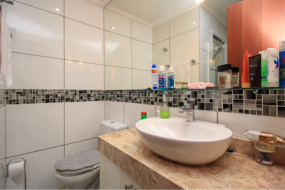 Casa para venda no bairro Guarujá em Porto Alegre