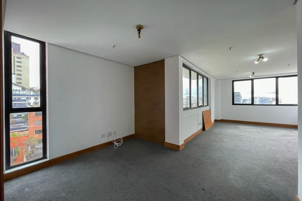 Sala para venda no bairro Petrópolis em Porto Alegre