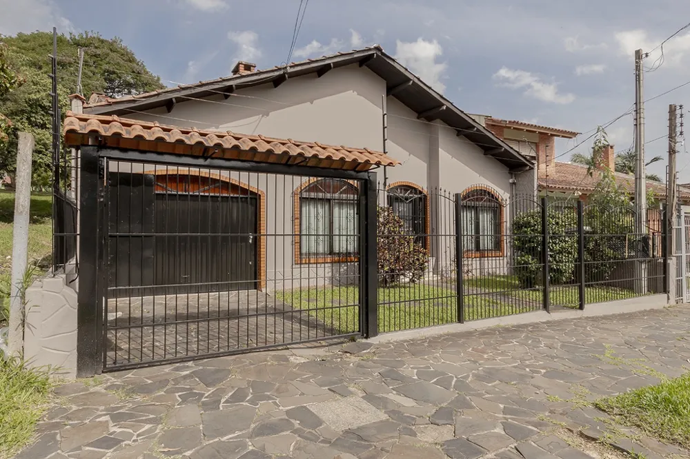 Casa para venda no bairro Jardim do Salso em Porto Alegre