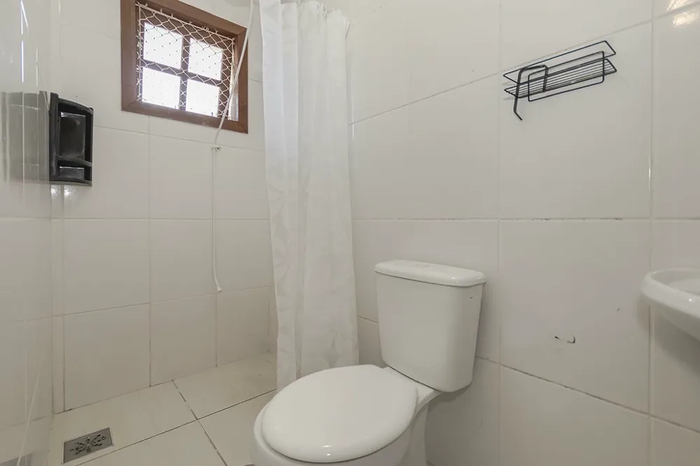 Casa para venda no bairro Guarujá em Porto Alegre