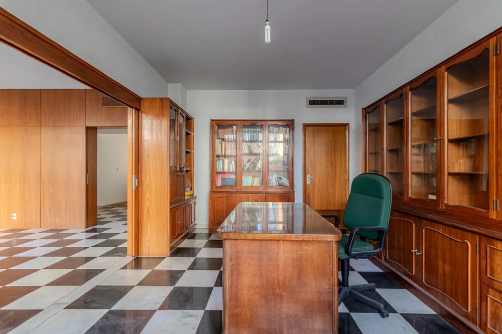 Apartamento para venda no bairro Moinhos de Vento em Porto Alegre