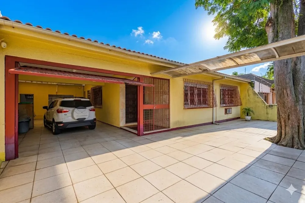 Casa para venda no bairro Partenon em Porto Alegre
