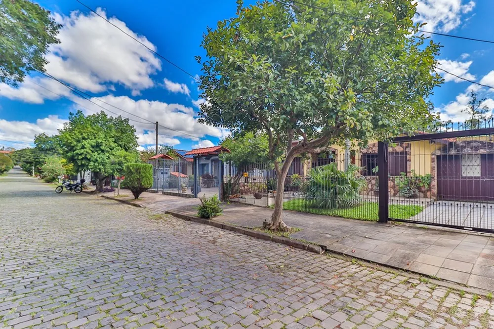 Casa para venda no bairro Rubem Berta em Porto Alegre