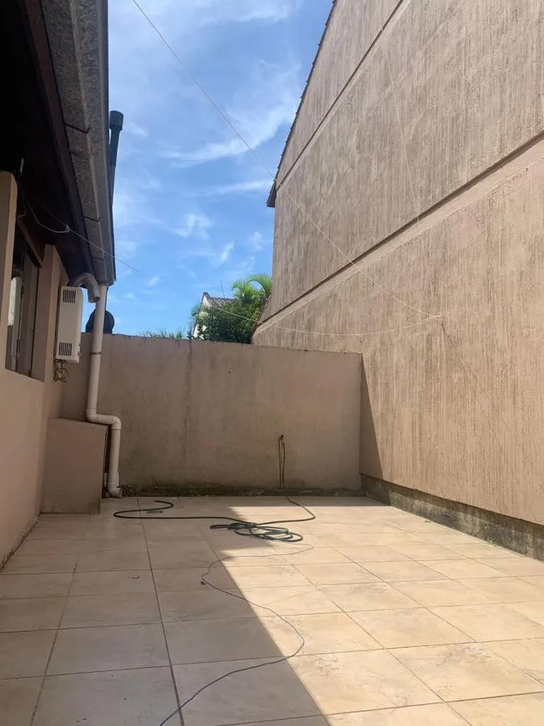 Casa para venda no bairro Guarujá em Porto Alegre