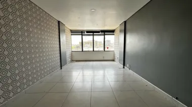 Sala para venda no bairro Floresta em Porto Alegre