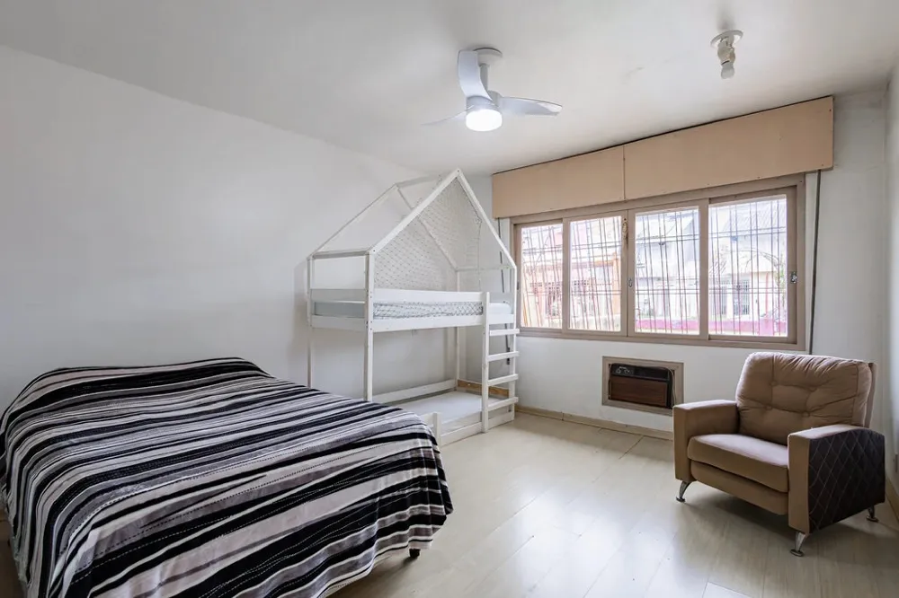 Casa para venda no bairro Partenon em Porto Alegre