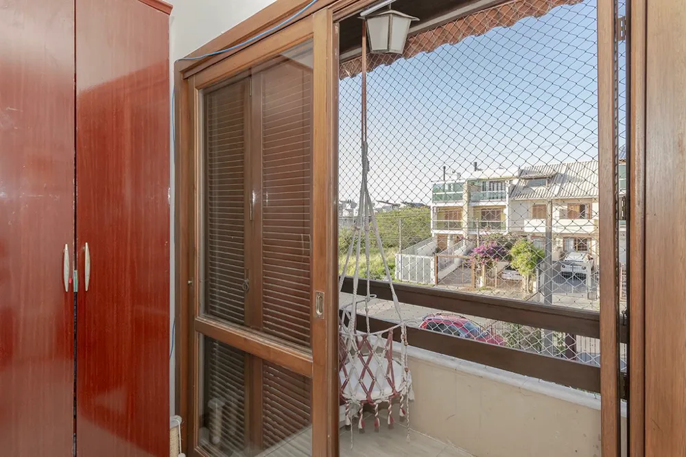 Casa para venda no bairro Guarujá em Porto Alegre