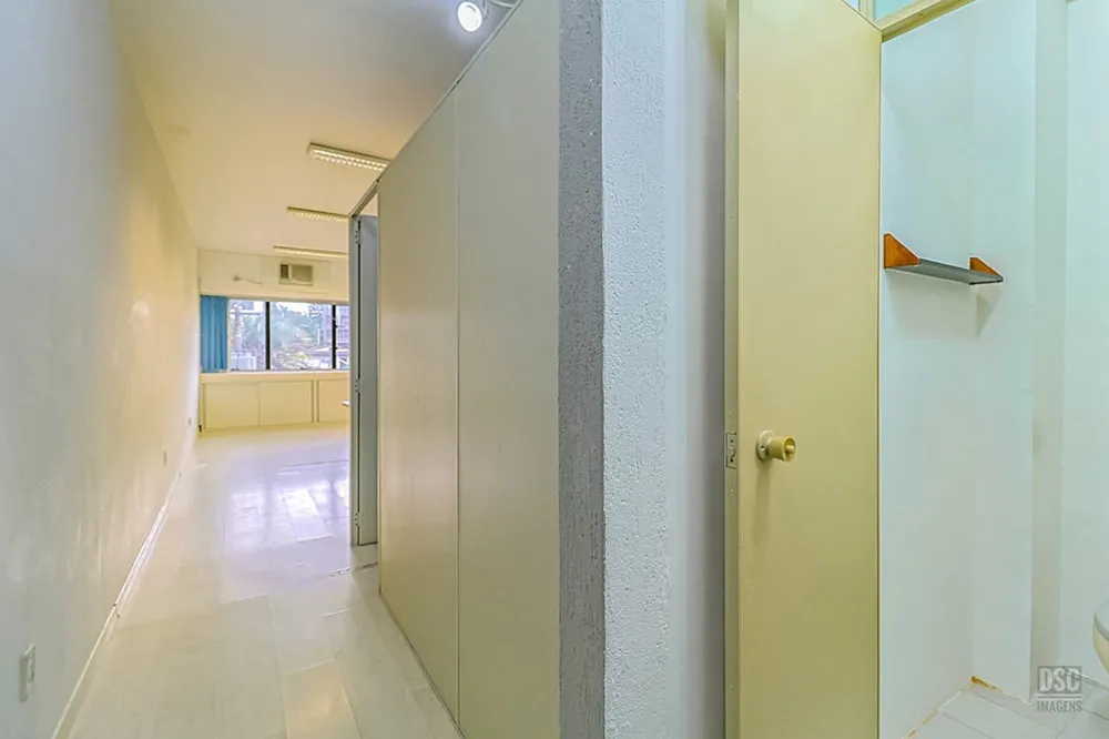 Sala para venda no bairro Passo da Areia em Porto Alegre