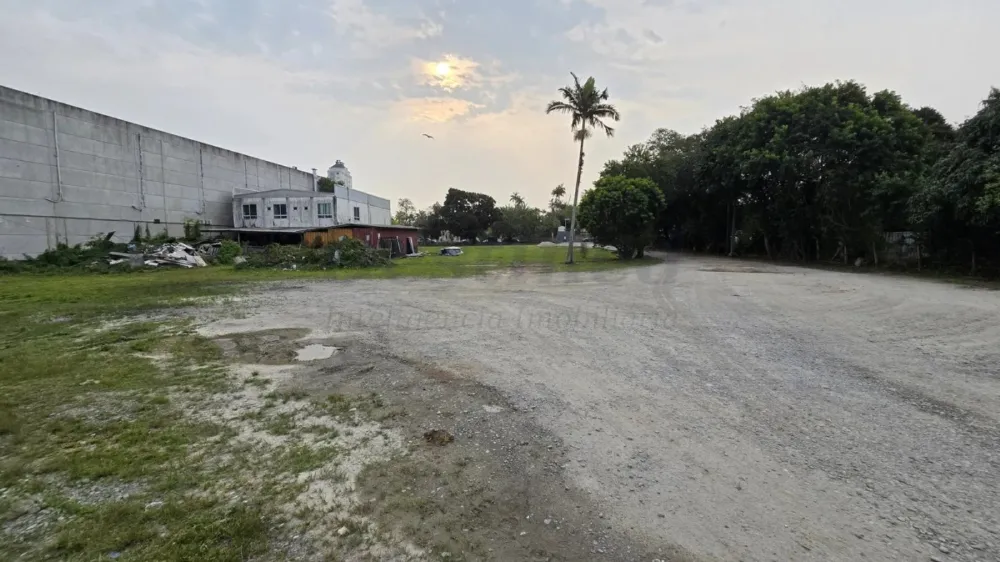 Terreno para Locação Anual no bairro Centro em Camboriú