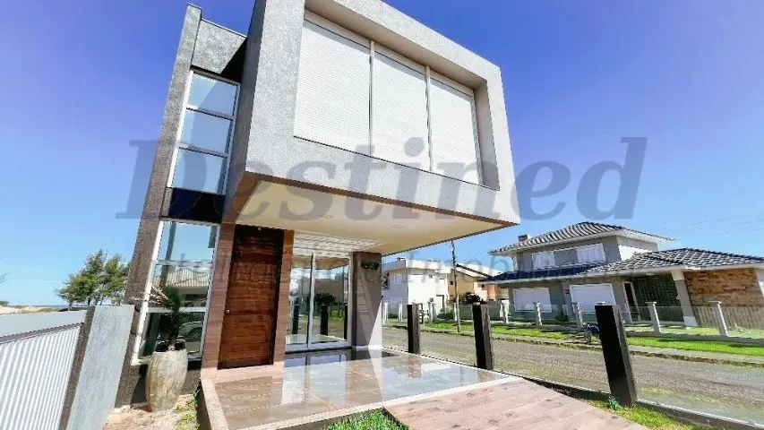 Casa 3 suítes para Venda no bairro Centro em Capão da Canoa