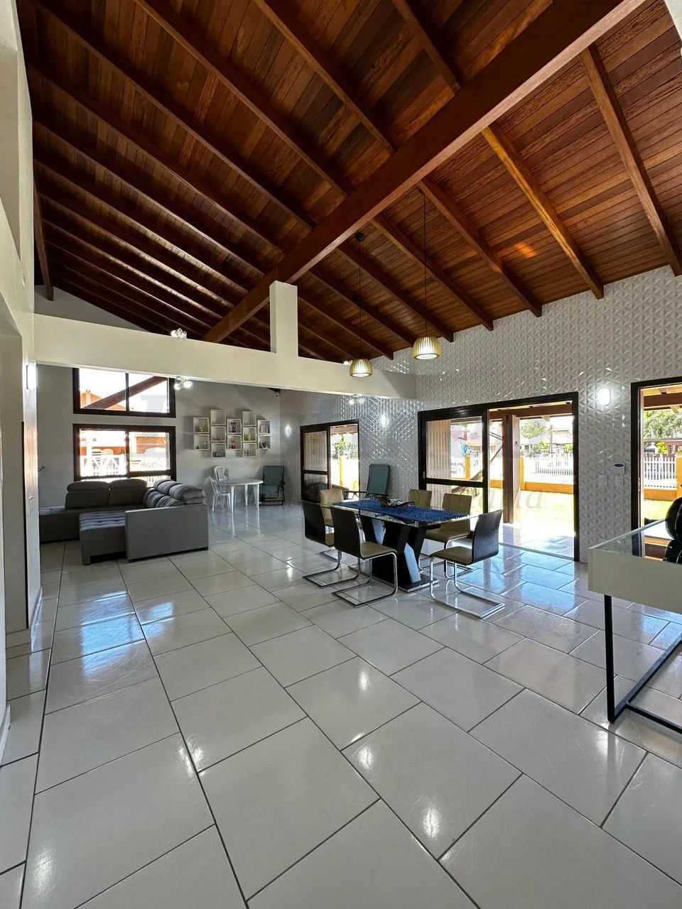 Casa 05 dormitórios para venda em Xangrilá