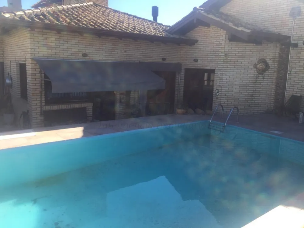 Excelente casa residencial e comercial muito bem localizada na Av Pedro Adams Filho 