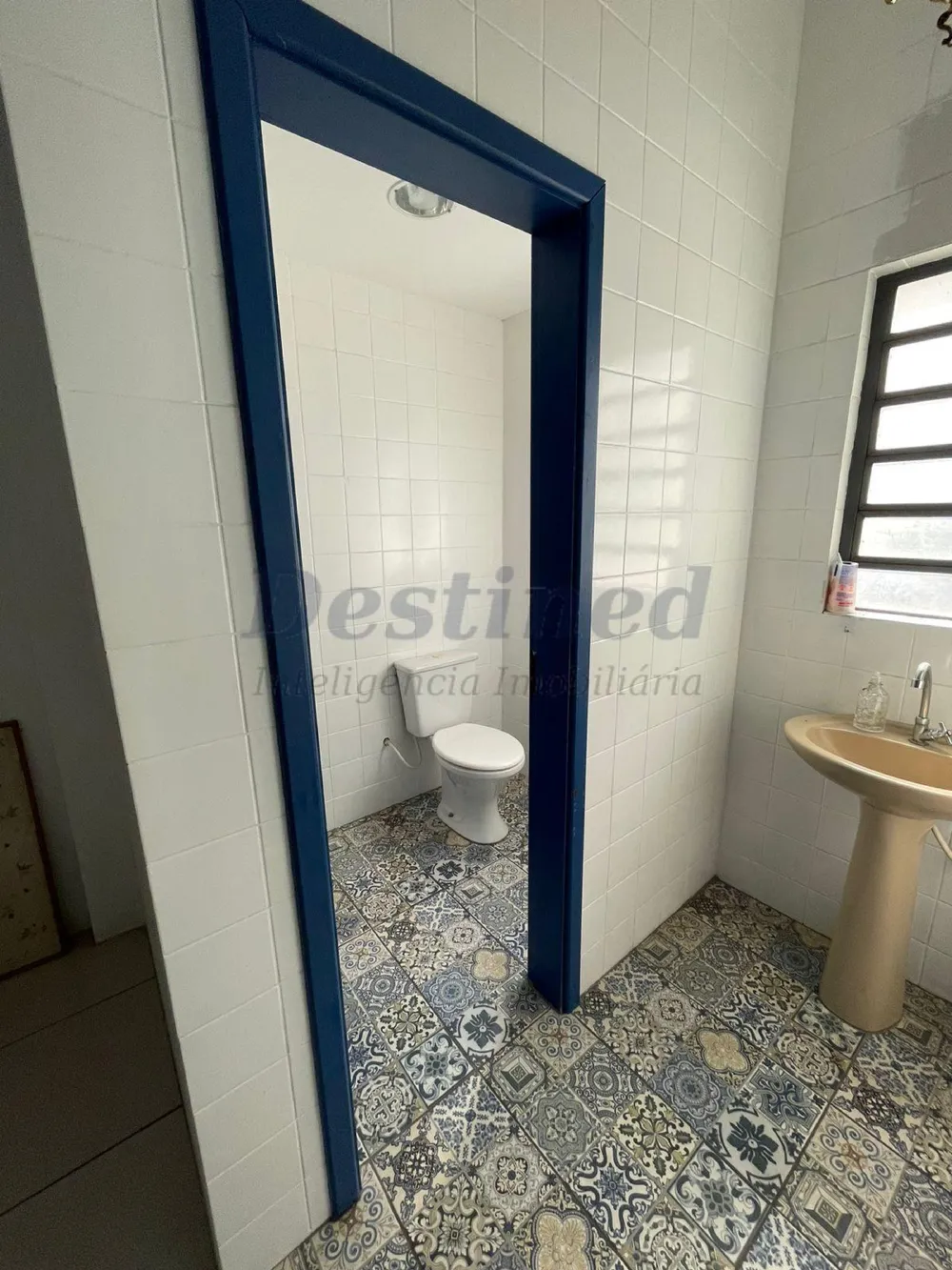 Prédio Comercial para Locação Anual, muito bem localizado na Av Pedro Adams Filho 