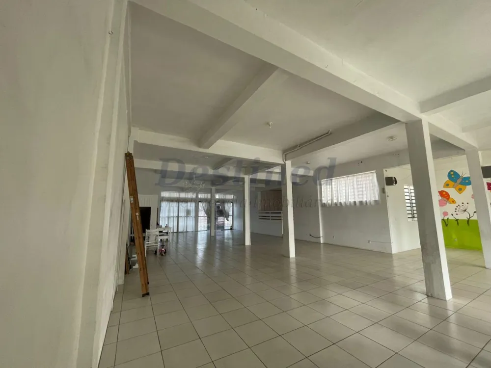Prédio Comercial para Locação Anual, muito bem localizado na Av Pedro Adams Filho 