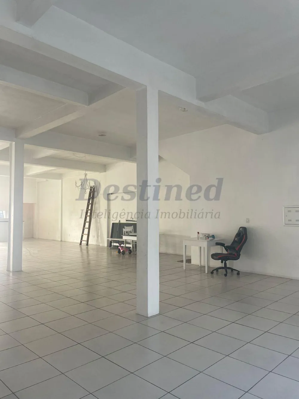 Prédio Comercial para Locação Anual, muito bem localizado na Av Pedro Adams Filho 