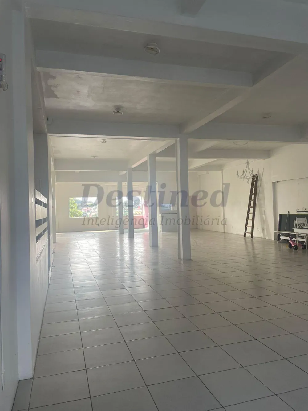 Prédio Comercial para Locação Anual, muito bem localizado na Av Pedro Adams Filho 