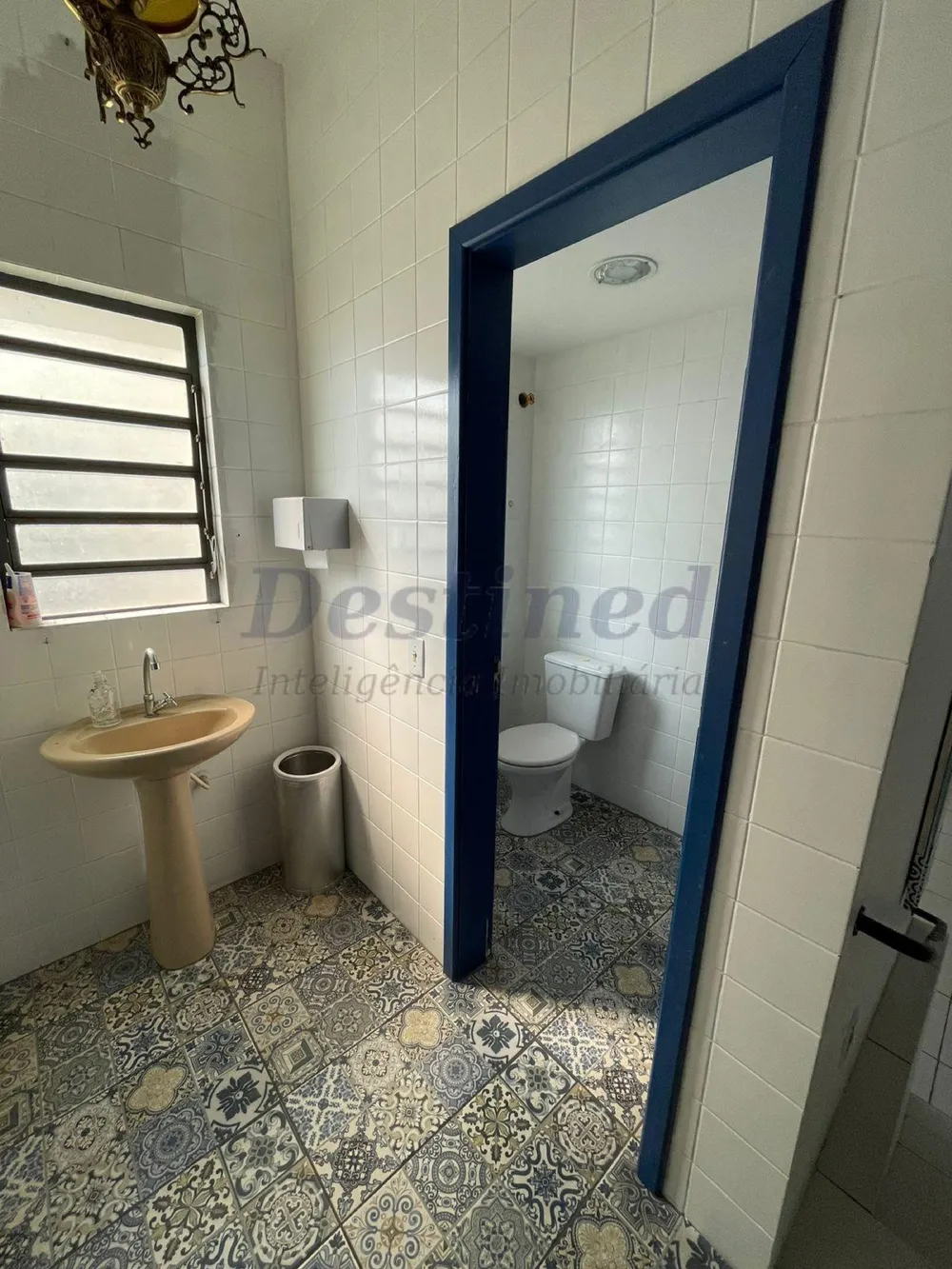 Prédio Comercial para Locação Anual, muito bem localizado na Av Pedro Adams Filho 