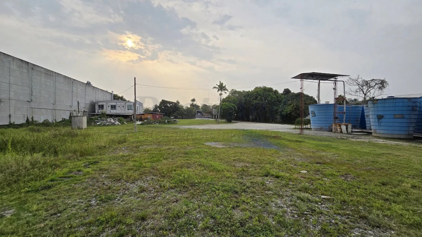 Terreno para Locação Anual no bairro Centro em Camboriú