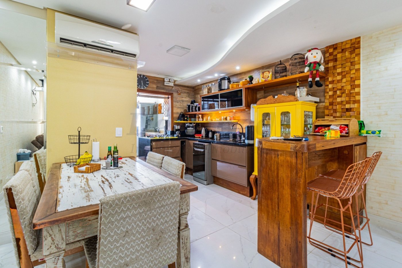 Apartamento 3 quartos pra aluguel no bairro Jardim Itu em Porto Alegre