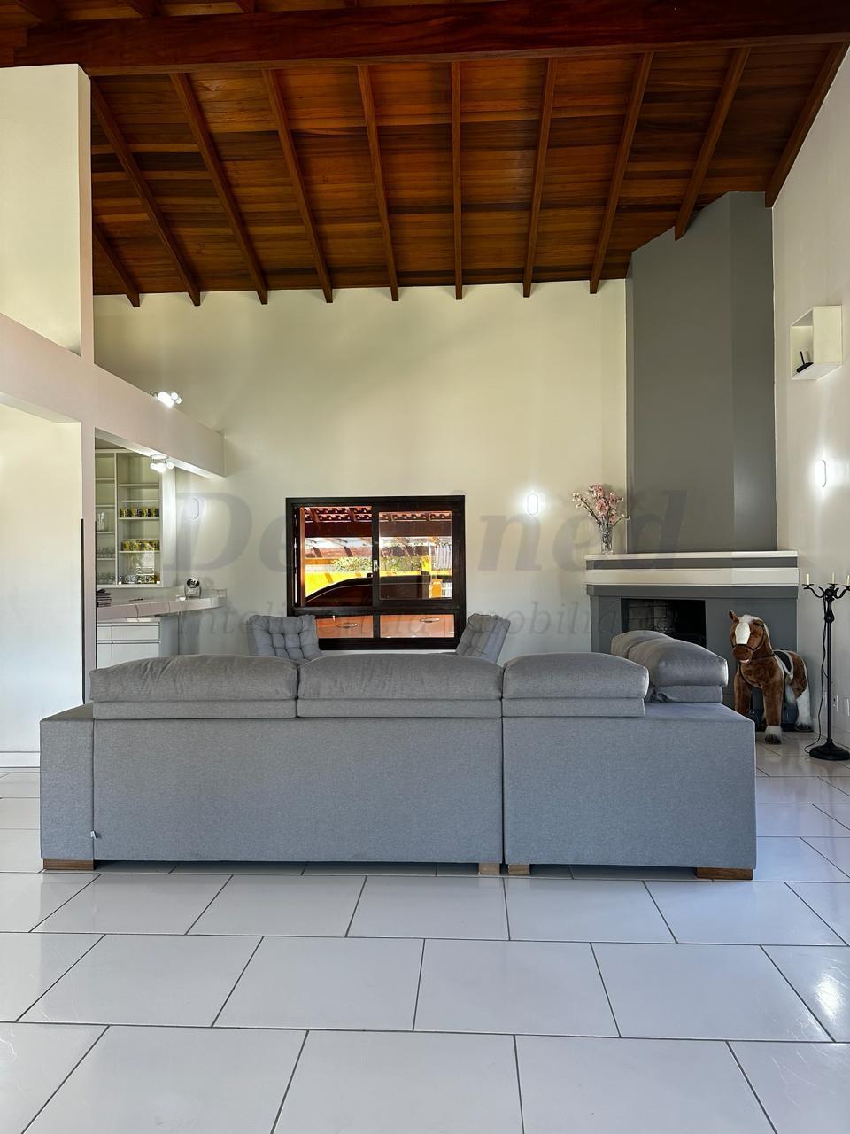 Casa 05 dormitórios para venda em Xangrilá