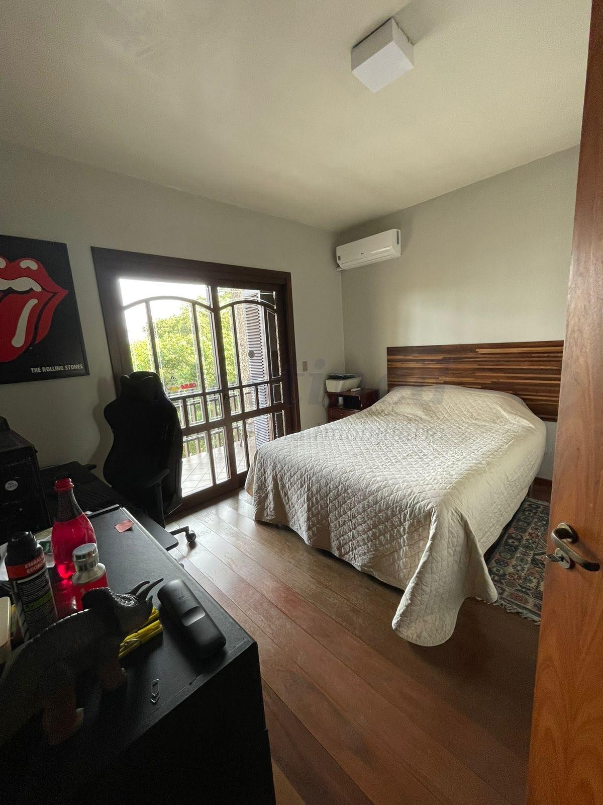 Excelente casa residencial e comercial muito bem localizada na Av Pedro Adams Filho 