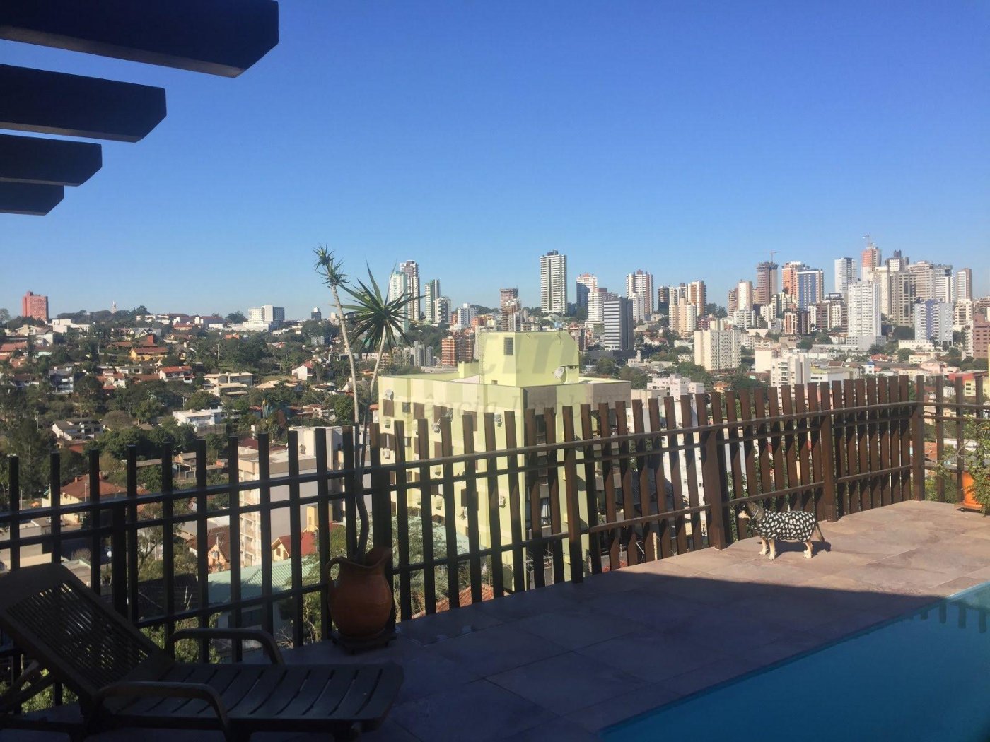 Excelente casa residencial e comercial muito bem localizada na Av Pedro Adams Filho 