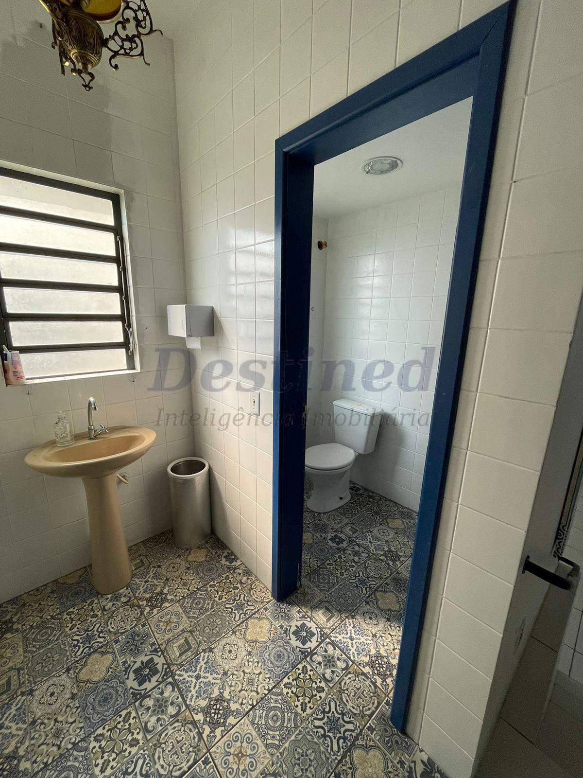 Prédio Comercial para Locação Anual, muito bem localizado na Av Pedro Adams Filho 