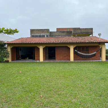 Oportunidade única casa com terreno de 720m²  a venda em Capão da Canoa