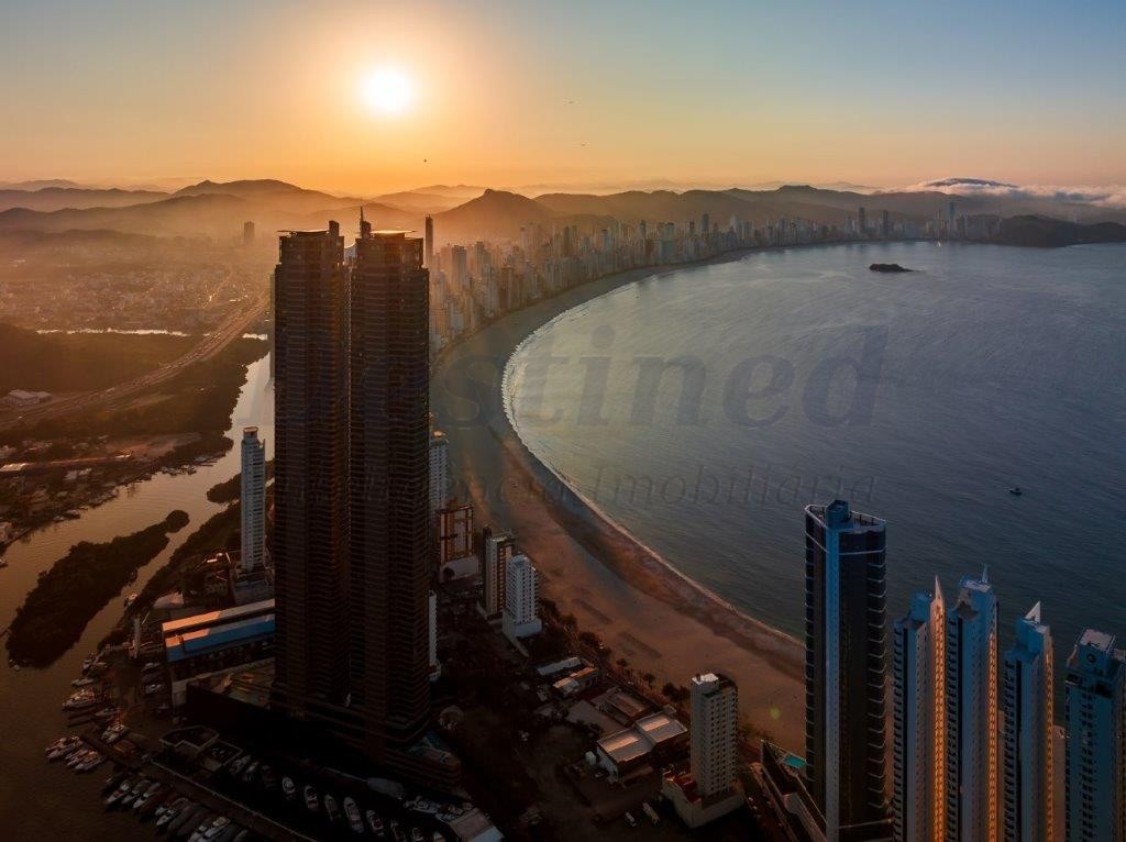 Apartamento 4 suítes para Venda no bairro Centro em Balneário Camboriú