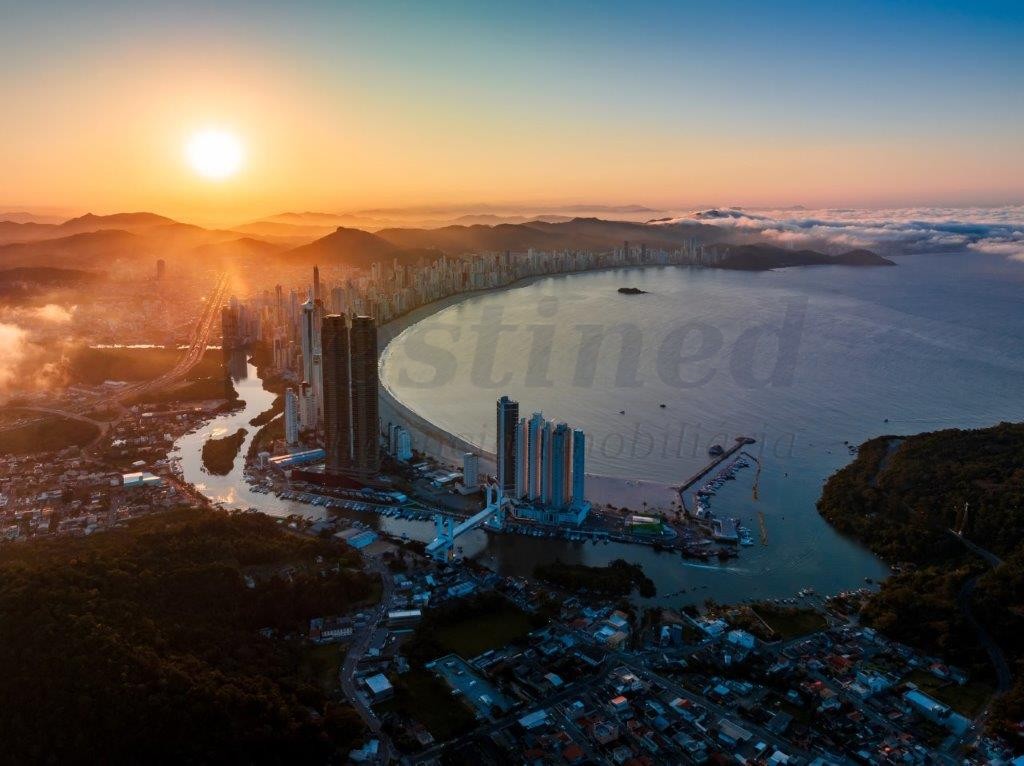 Apartamento 4 suítes para Venda no bairro Centro em Balneário Camboriú