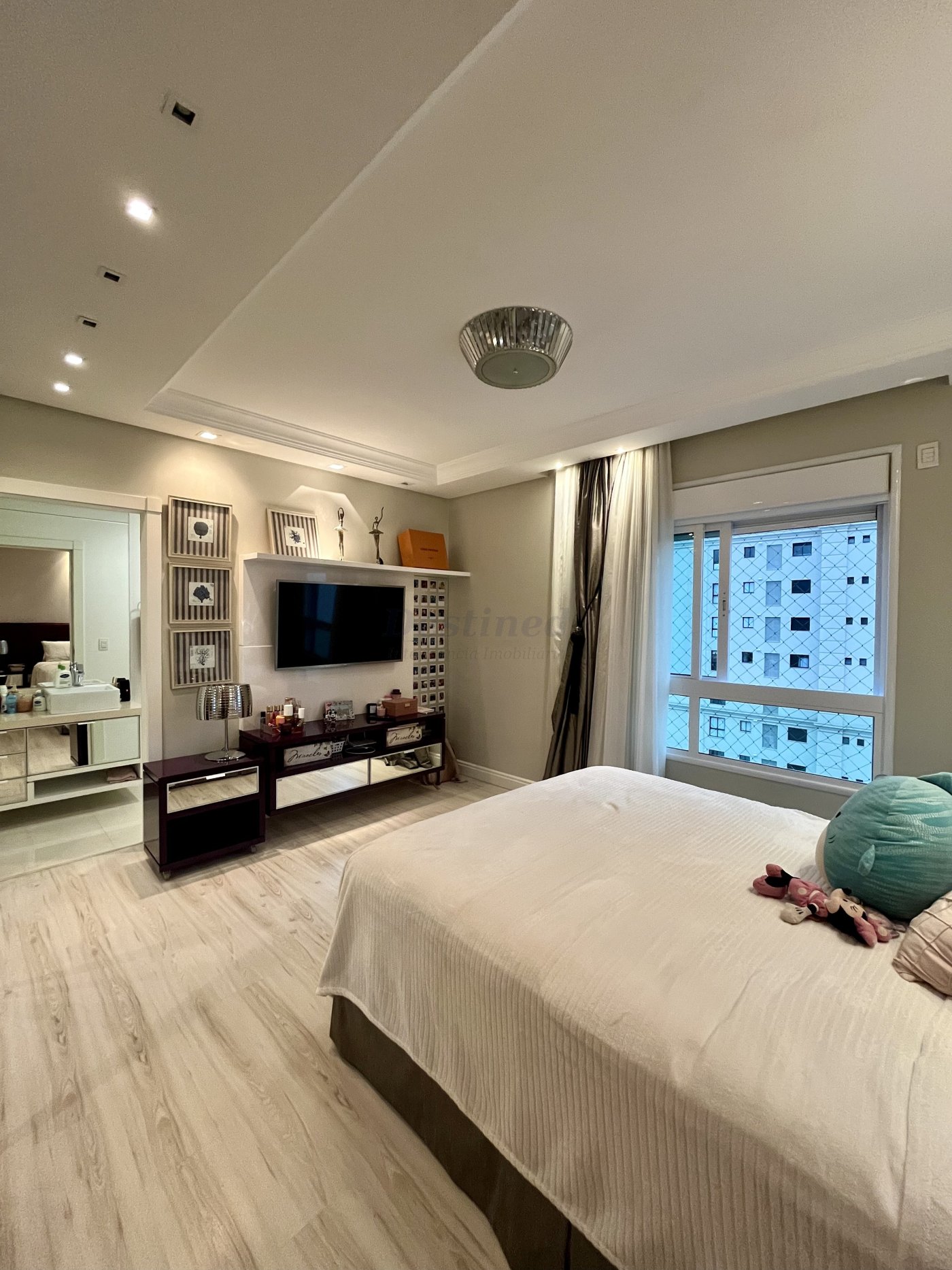 Apartamento 4 suítes para Venda no bairro meia praia em Itapema