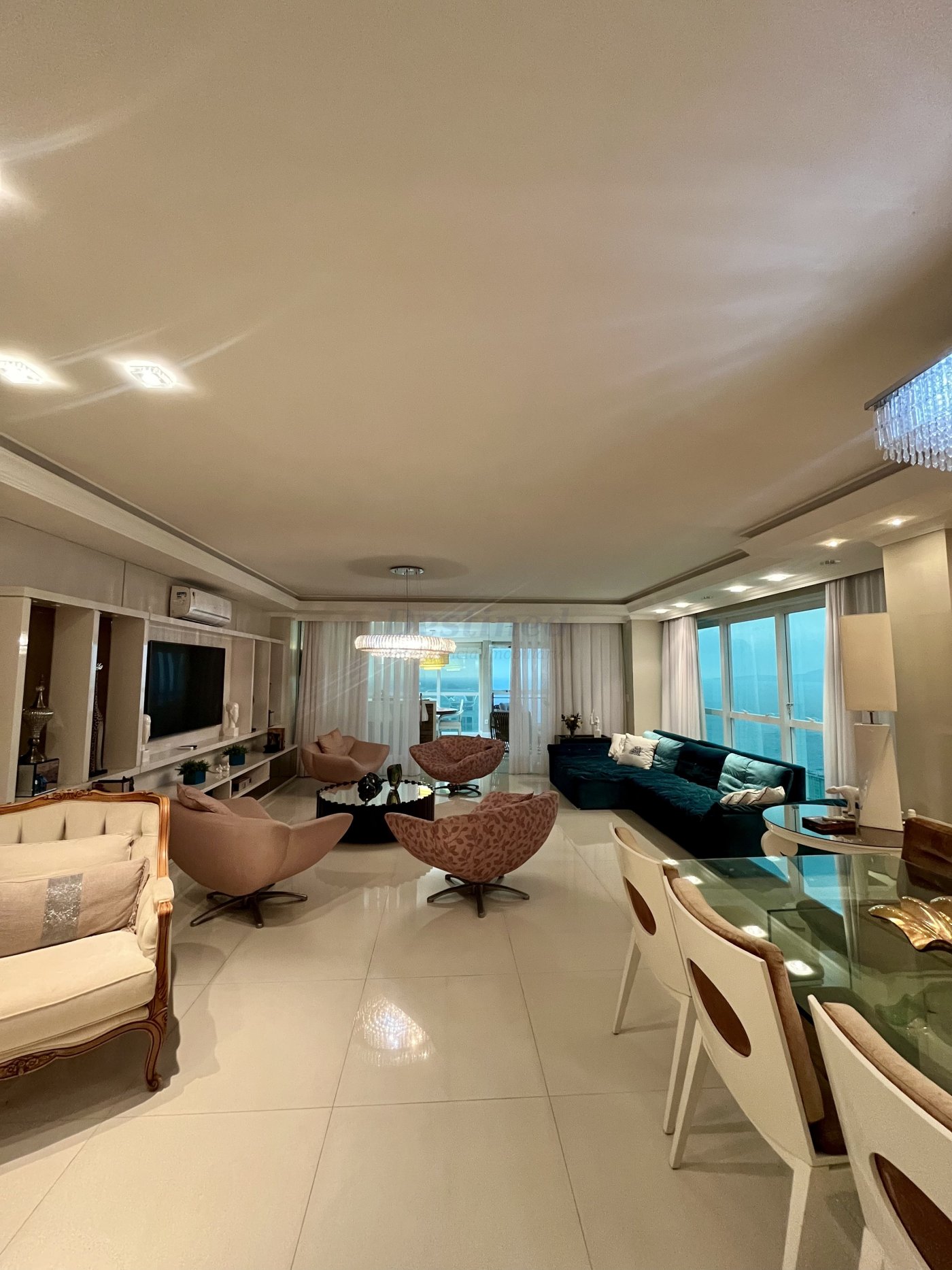 Apartamento 4 suítes para Venda no bairro meia praia em Itapema