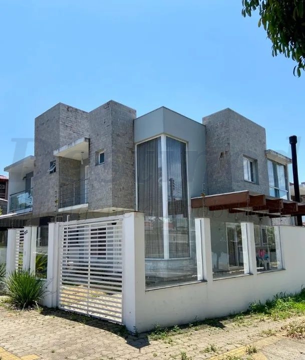 Sobrado 3 quartos para Venda no bairro Igara em Canoas